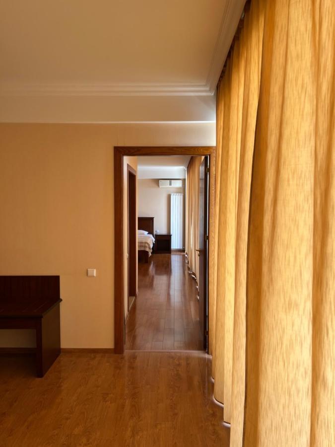 Bagrati 1003 Hotel Kutaisi Eksteriør billede